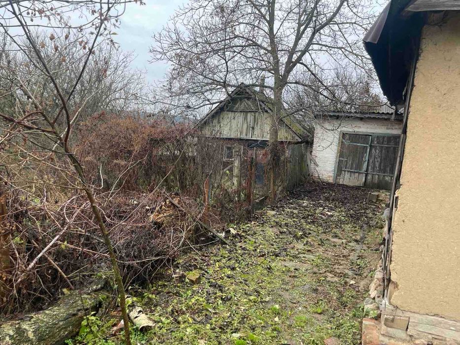 Земельна ділянка по вул. Свободи з будинком під реконструкцію