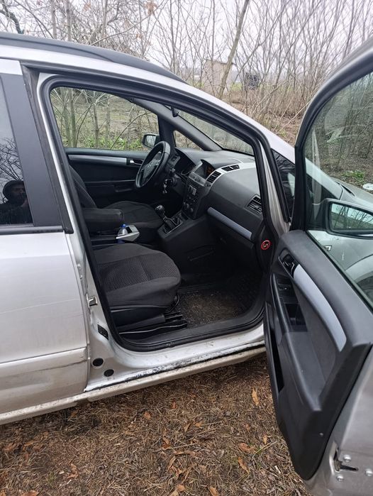 Опель зафіра б на повному ходу