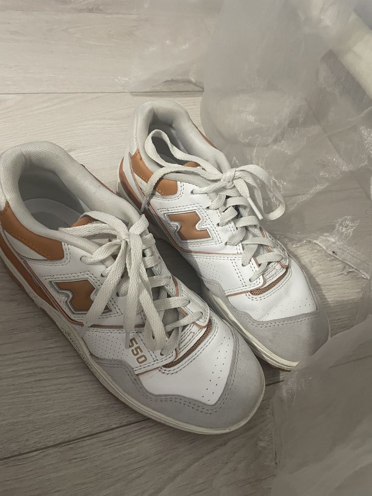 кросівки new balance