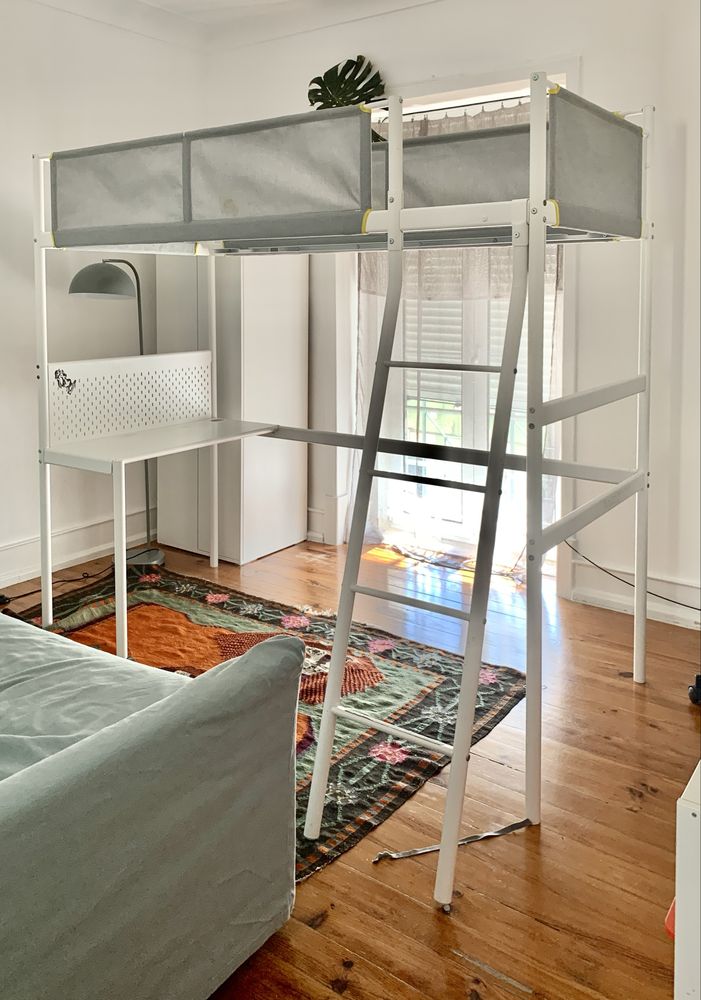 Loft bed frame / Estrutura de cama alta