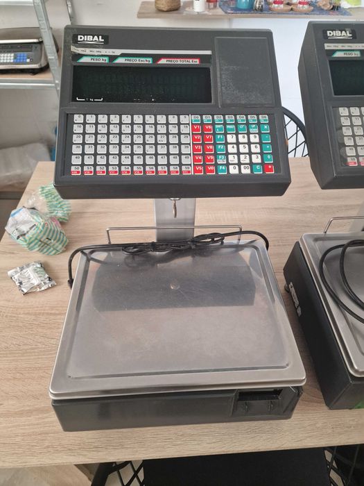 Balanças Dibal com etiquetas