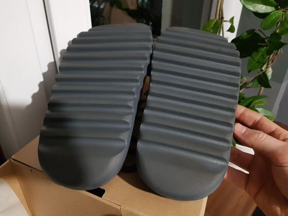 Adidas yezzy slide slate grey 9.5us, 43 1/3