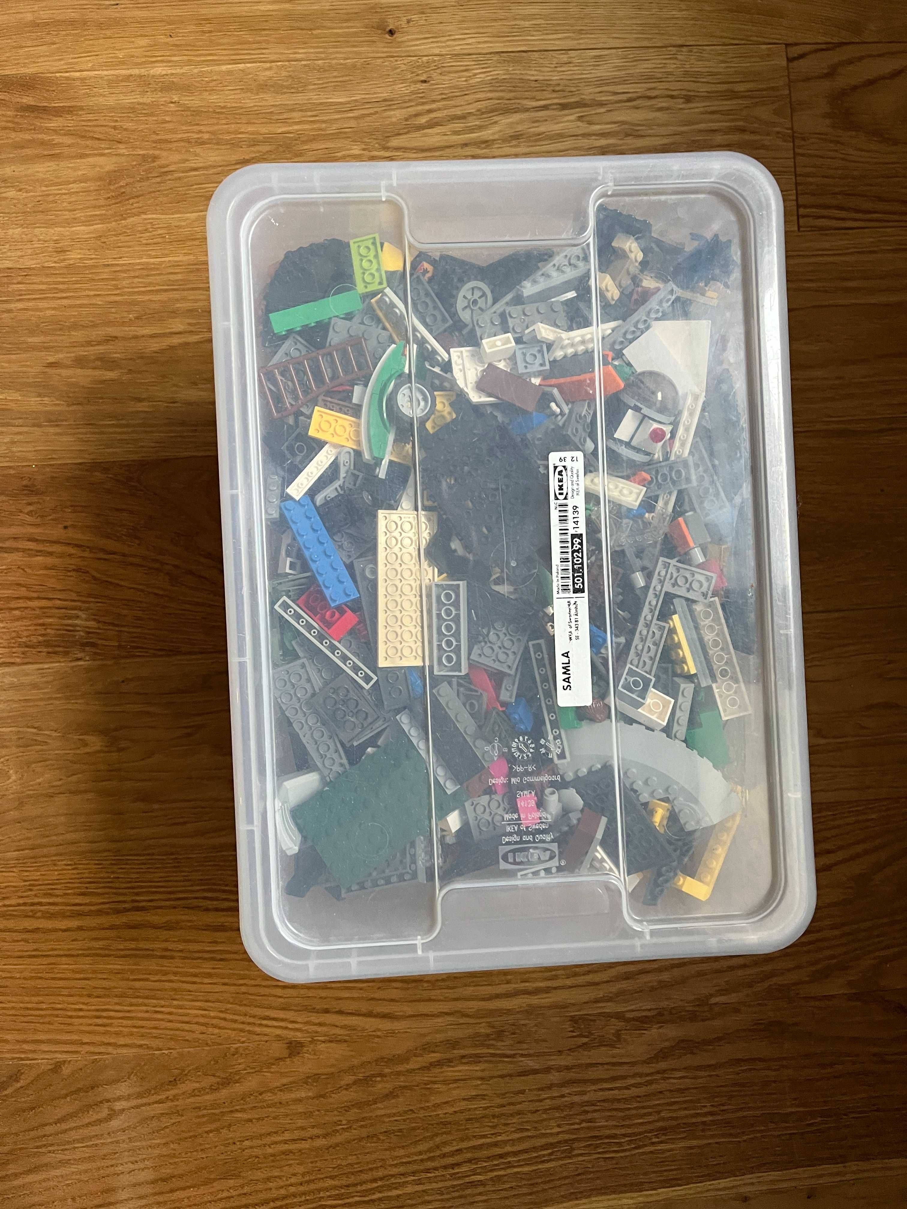 Pełny pojemnik Ikea klocków lego