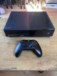 Xbox one 500gb plus drugi pad
