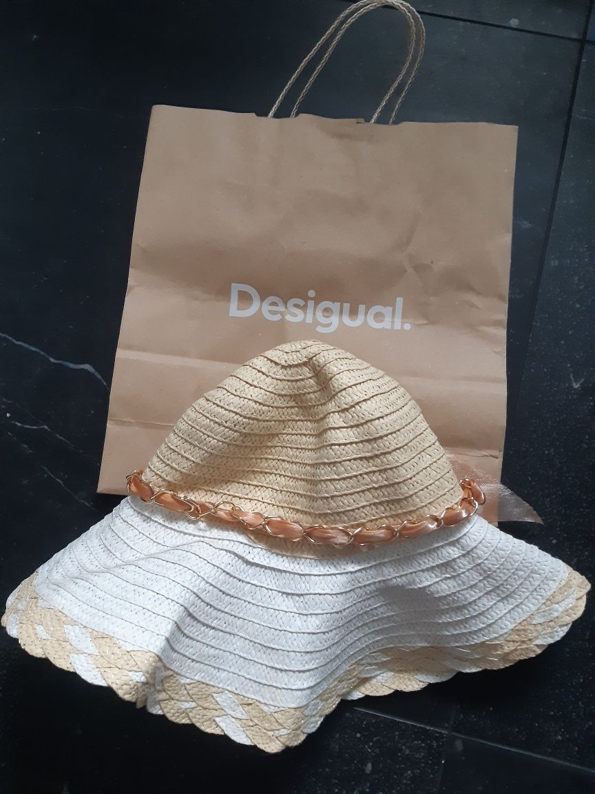 Damski kapekusz z rafii Desigual uniwersalny one size