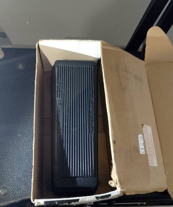 Dunlop Cry Baby GCB-95
Klasyczny efekt wah-wah w pełni sprawny, używan