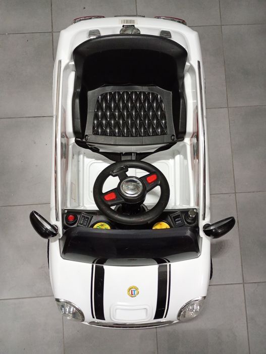 Samochodzik elektryczny