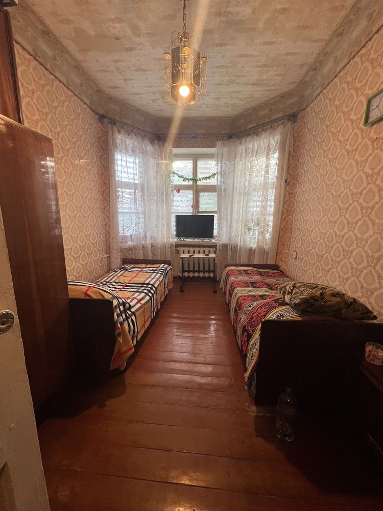 Продам 2 кімнатну квартиру вулиця Артилеристів ( Карачуни)