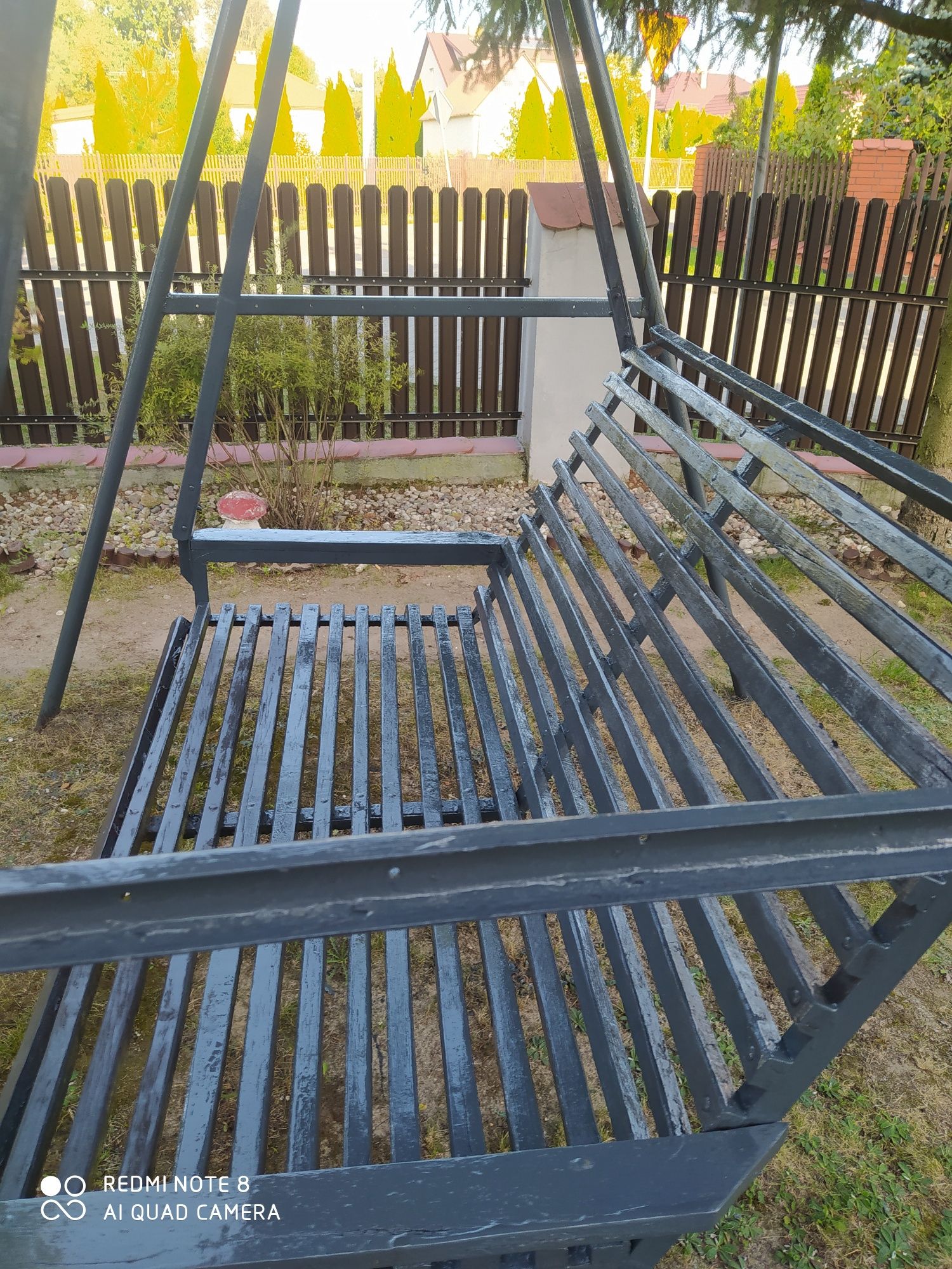 Huśtawka z dachem, metal i drewno  kolor grafit