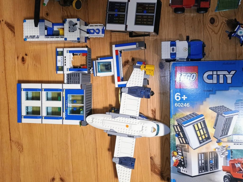 LEGO City ponad 6 zestawów, ponad 20 figurek i instrukcji, CAŁOŚĆ