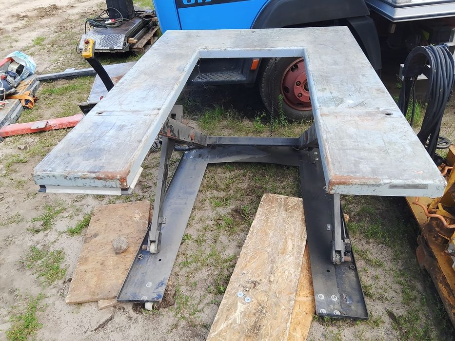 Podnośnik samochodowy najazdowy