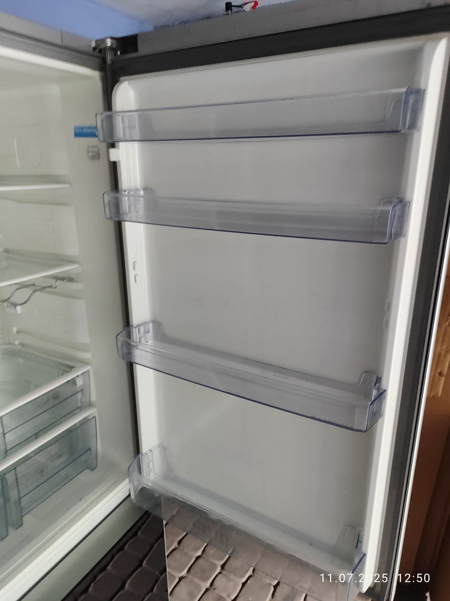 Lodówka Beko czarne szkło