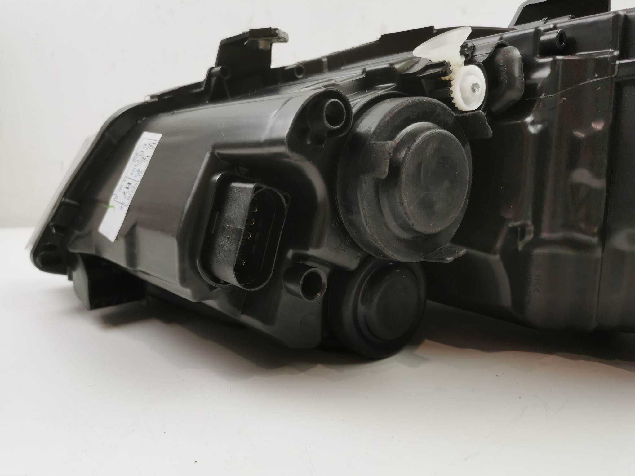 TYC  Lampa Prawa VW Polo V 5