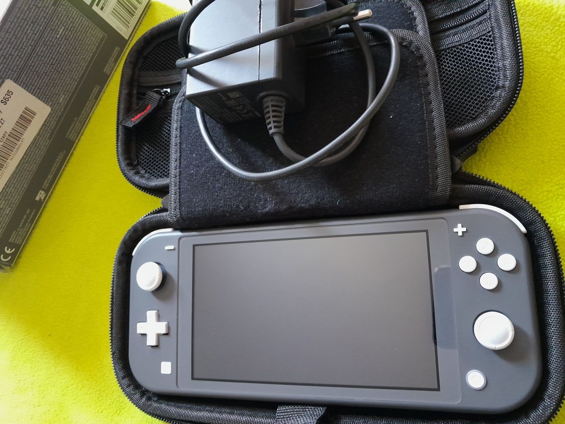 Nintendo Switch Lite zestaw z grami