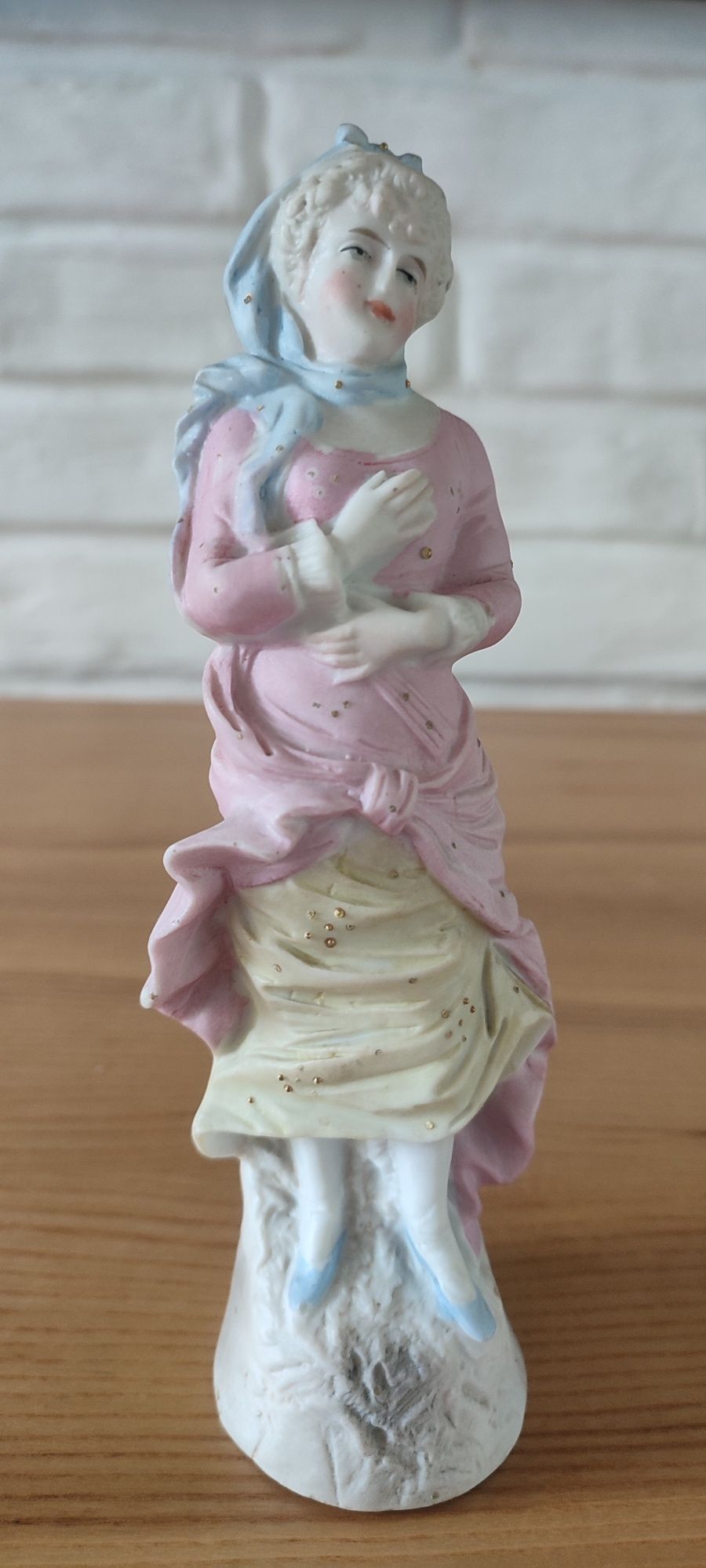 Figurka porcelanowa,,Dama"