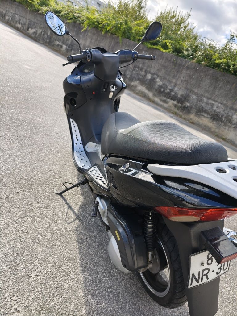 Vendo Moto Pronta a andar