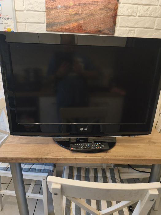TV LG 32 całe / pół roku gwarancji rozruchowej .