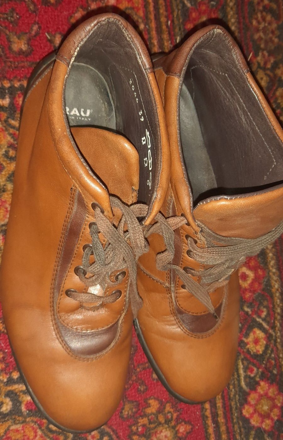 Брендові жіночі ботиночки Frau шкіряні,38,5 Італія,шкіряні