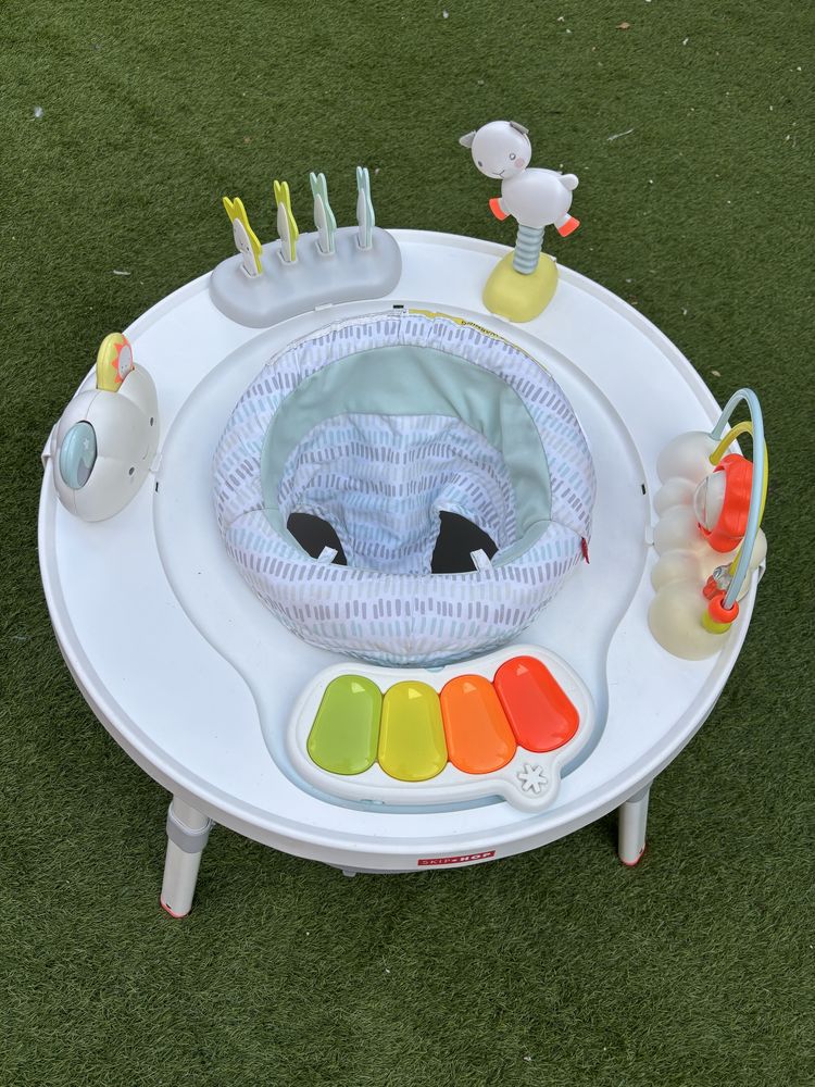 Mesa de atividades Skip Hop