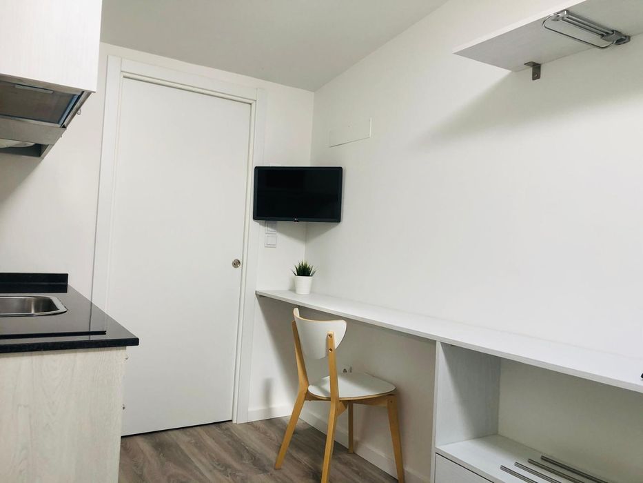 Estudio moderno no centro de Anadia com despensas INCLUIDAS!