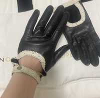 Черные женские кожаные перчатки Dents