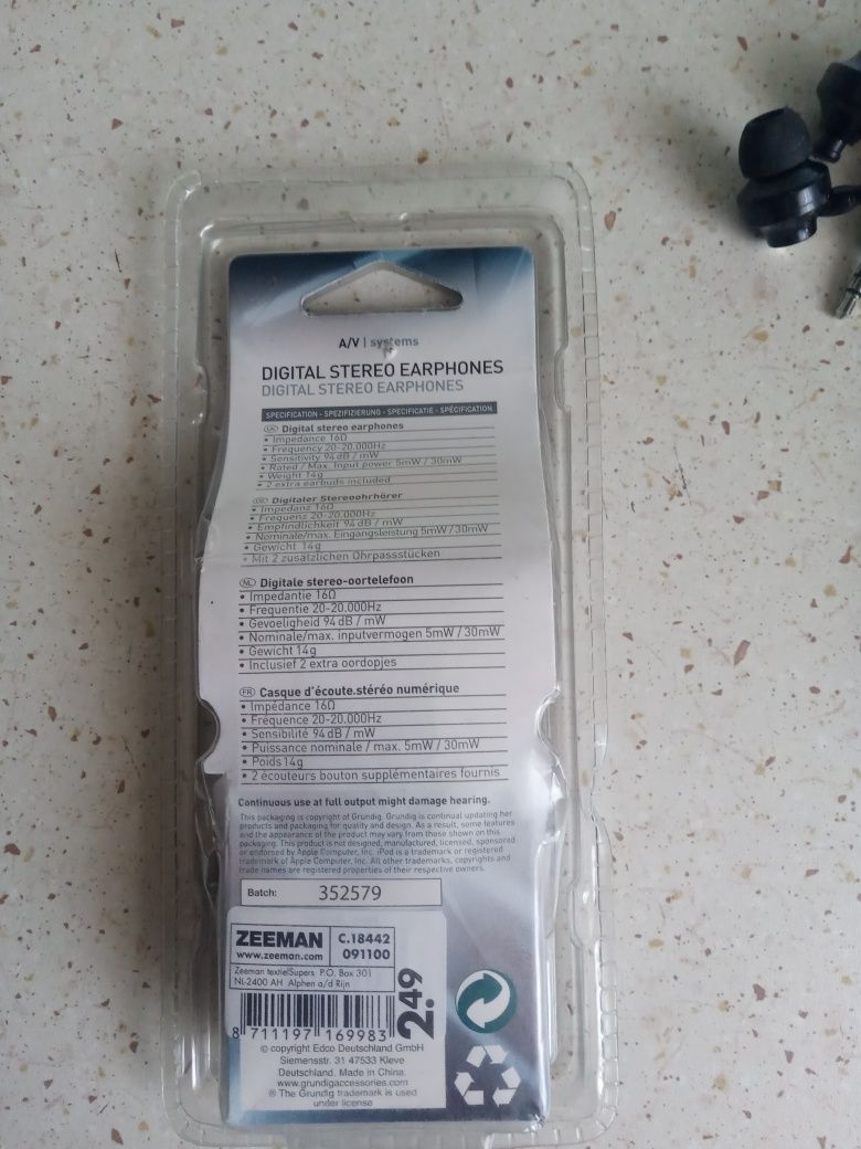 Nowe Grundig w opakowaniu
