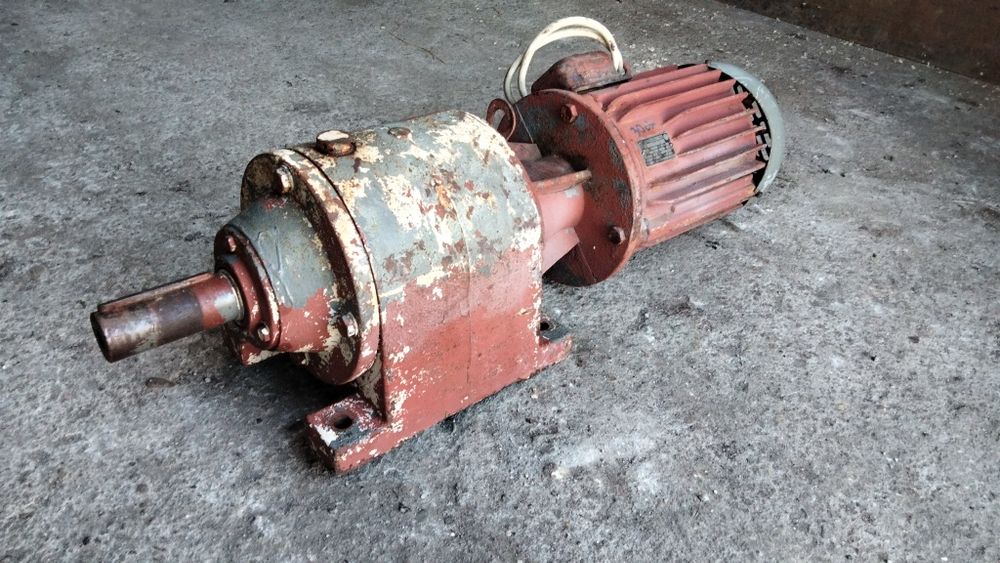 Motoreduktor 2,2 Kw 30obr. Ośka 45mm