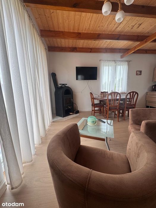 Przytulny dom z widokiem na jezioro na wynajem w spokojnej okolicy