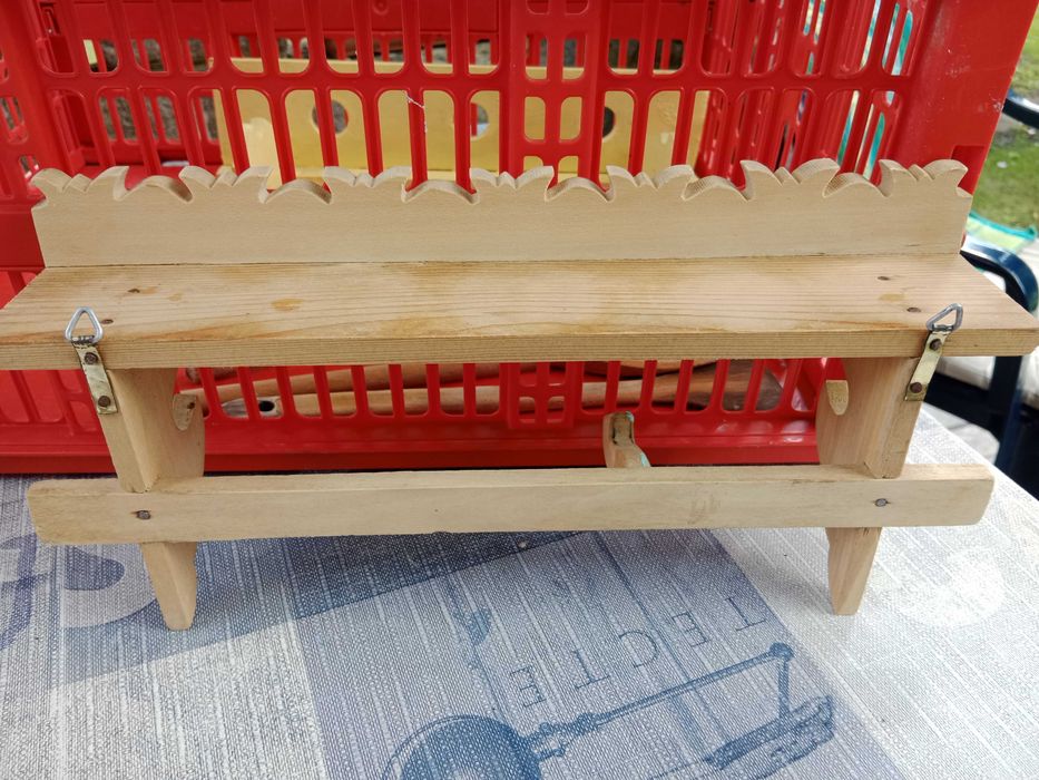 Rzeźbiona ręcznie dekoracyjna półeczka