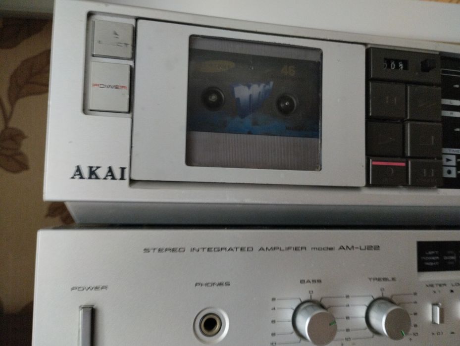 AKAI  АМ -U22 усилитель