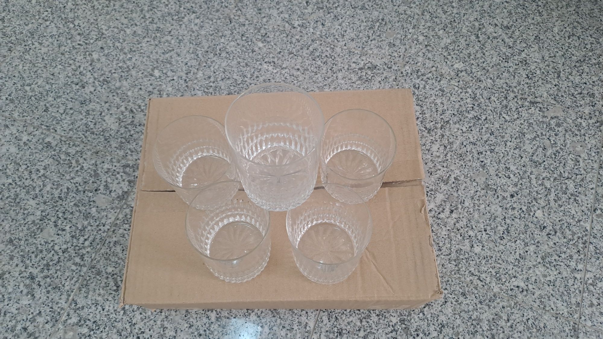 6 copos de whisky
