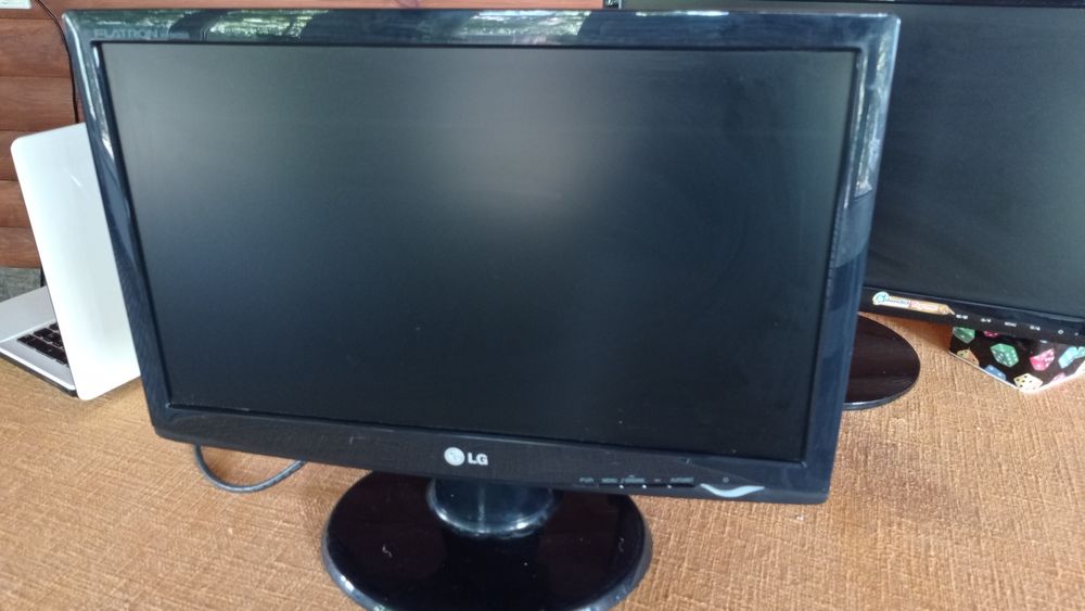 Монітор   LG 19"