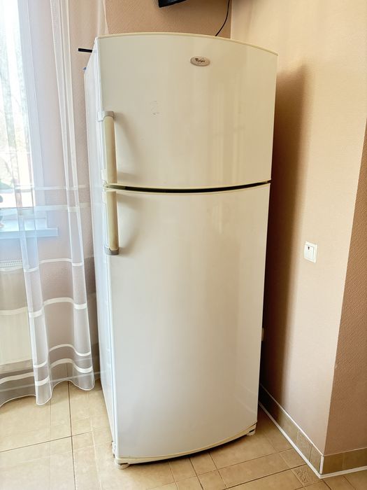 Продається холодильни Whirlpool