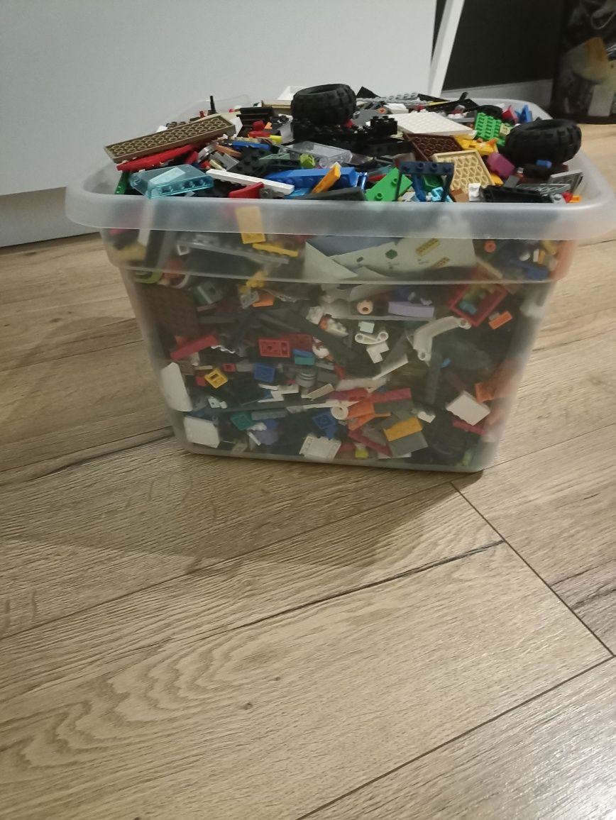 Klocki LEGO  całość duży pojemnik