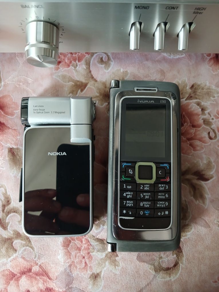 Nokia e90. Nokia n93i-1