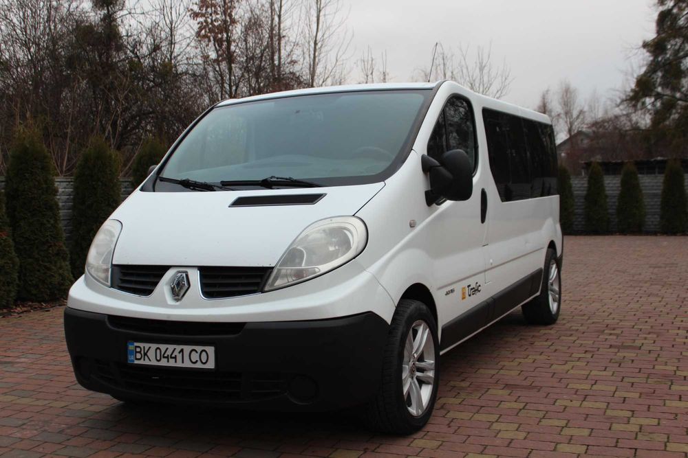 Renault Trafic 2011 оригінальний пасажир 9 мість рідна фарба