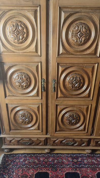 Armário 3 portas em madeira bom estado