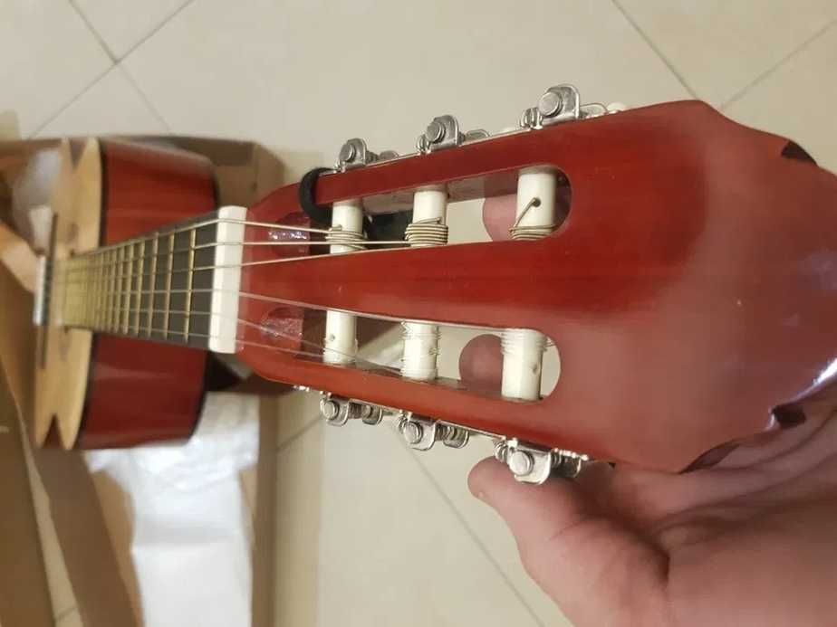 красивая классическая гитара итальянского качества 4/4 полноразмерка