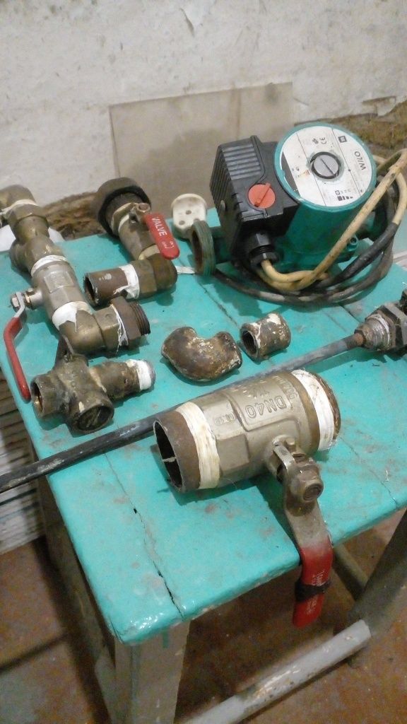 Угольник, кран .винтиль муфта и электро насос