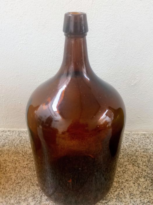 Garrafões vidro (5litros) diversas cores.