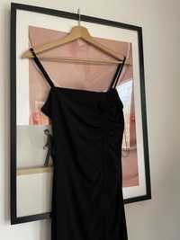 Czarna sukienka na ramiączka Zara