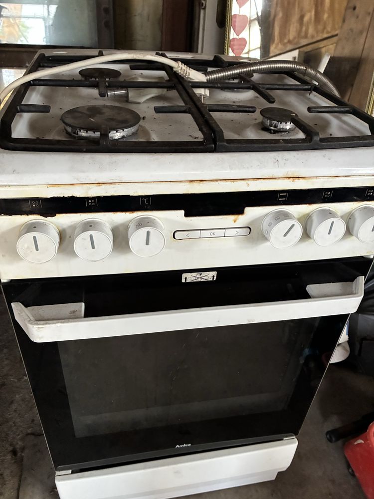 Kuchenka gazowa z piekarnikiem elektrycznym