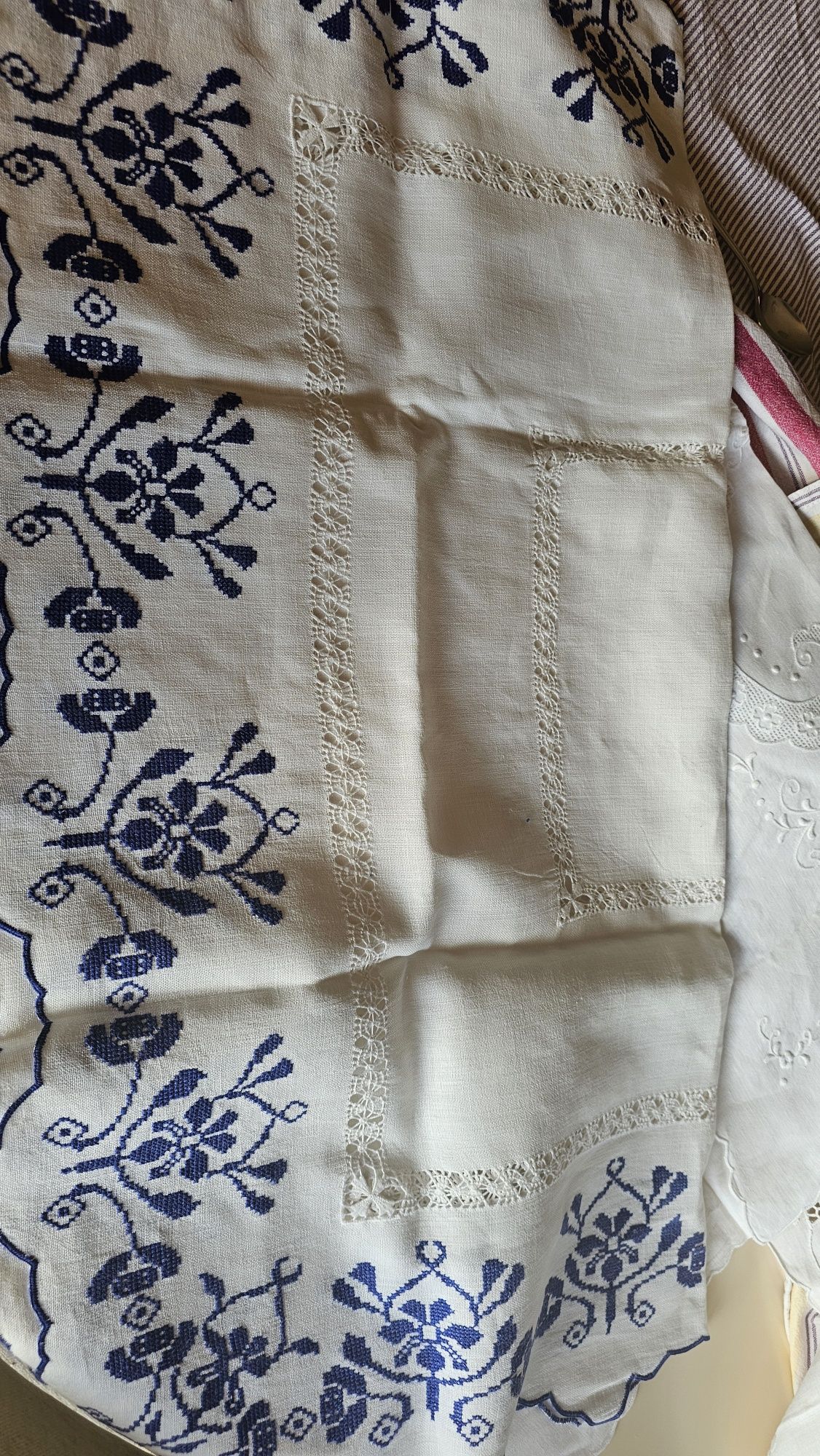 Toalhas bordadas à mão em linho