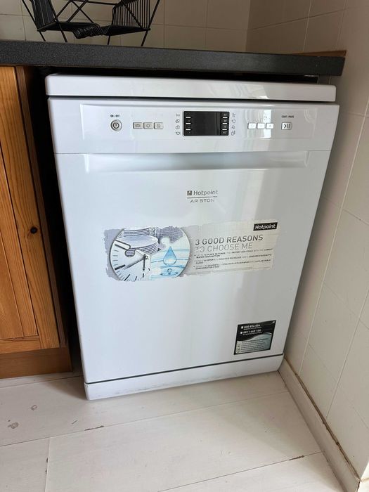 Máquina lavar loiça Hotpoint Ariston