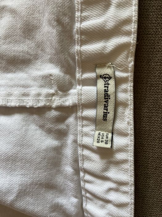 Saia de ganga branca com botoes à frente