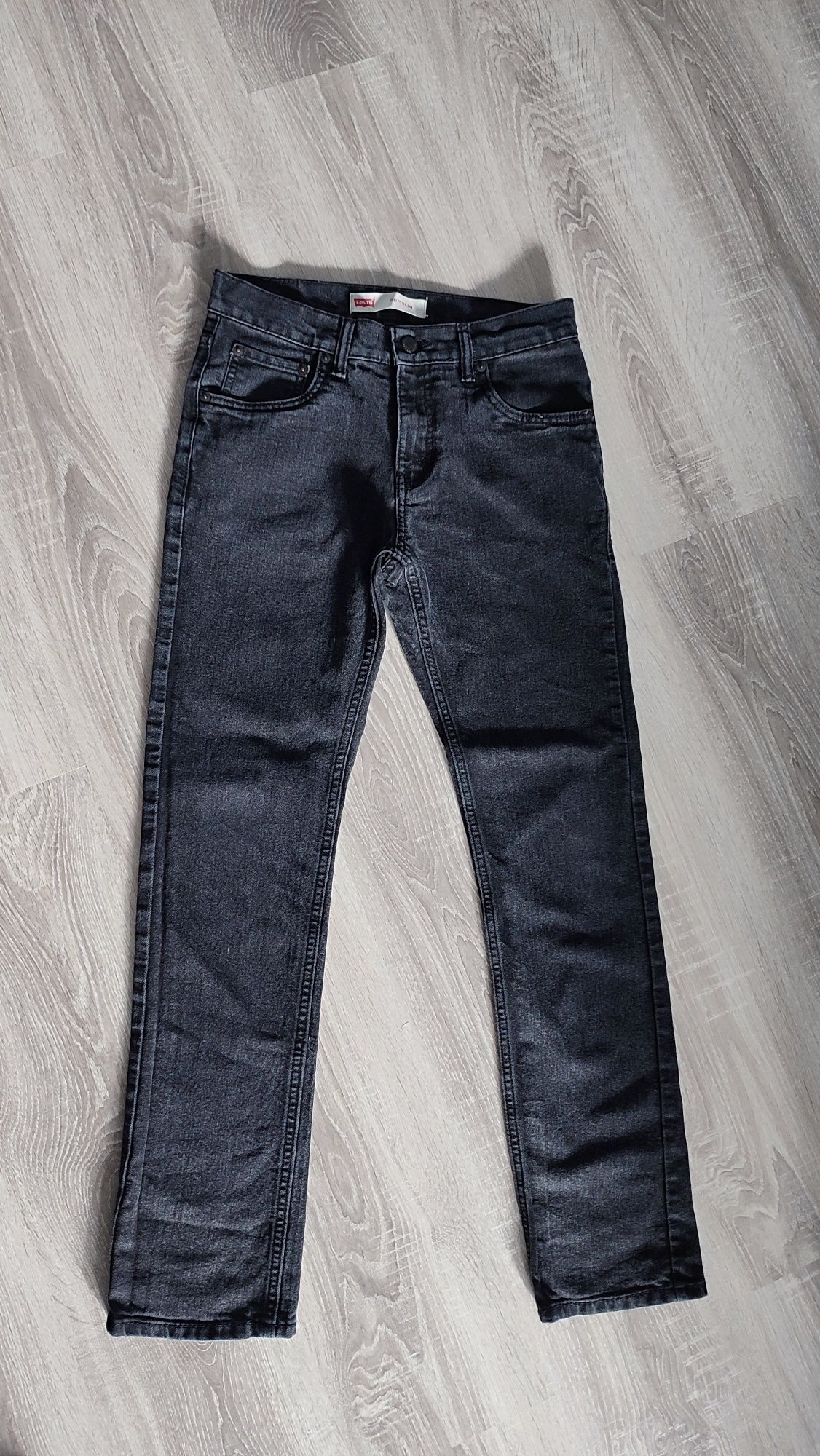 Spodnie jeansowe Levi's xs. Spodnie damski.