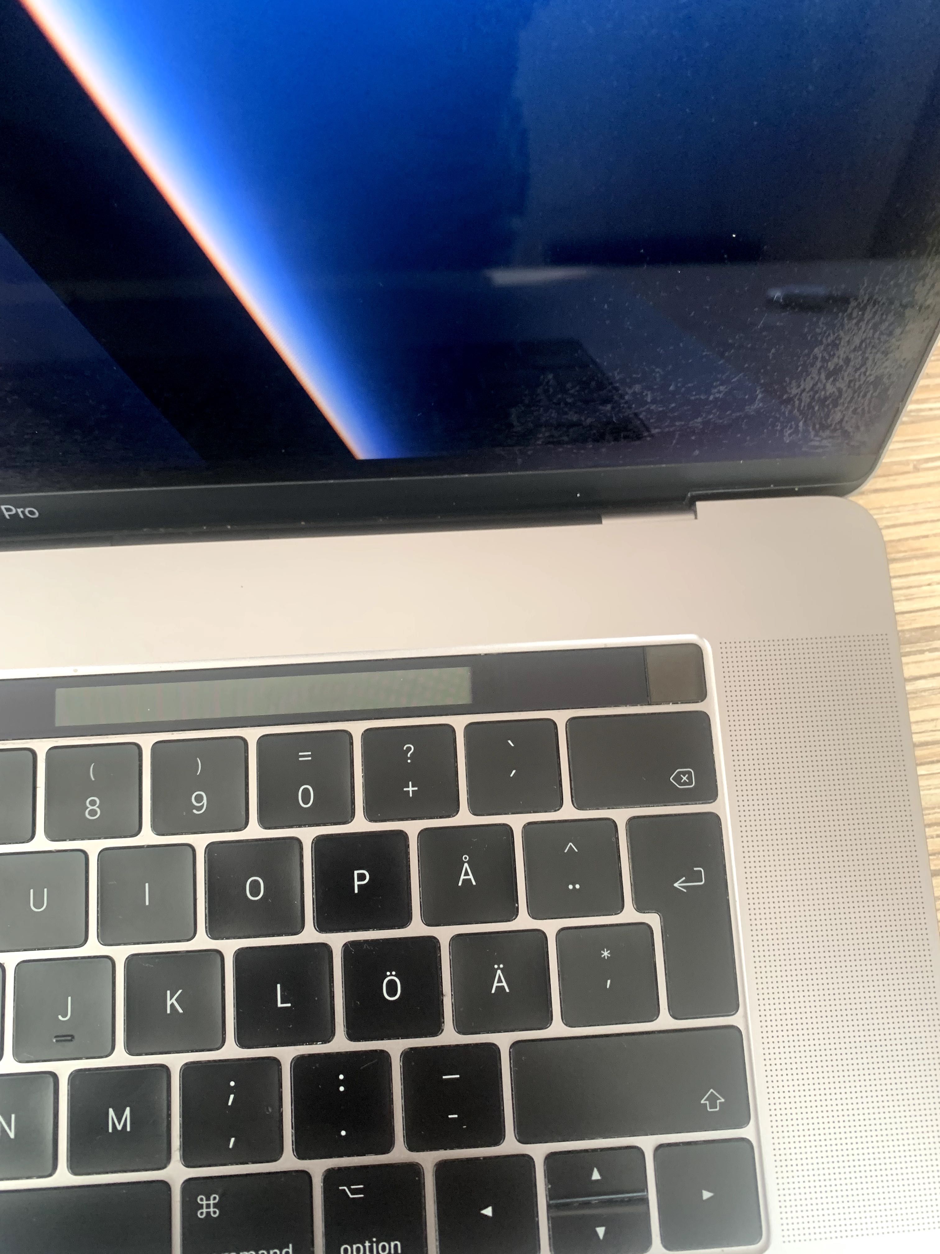 MacBook Pro 15” (2017, i7 / 16 ГБ / SSD)