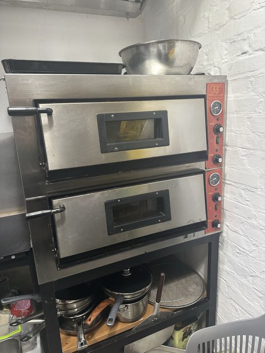 Продається піцца піч в гарному стані,пицца печь двухярусная