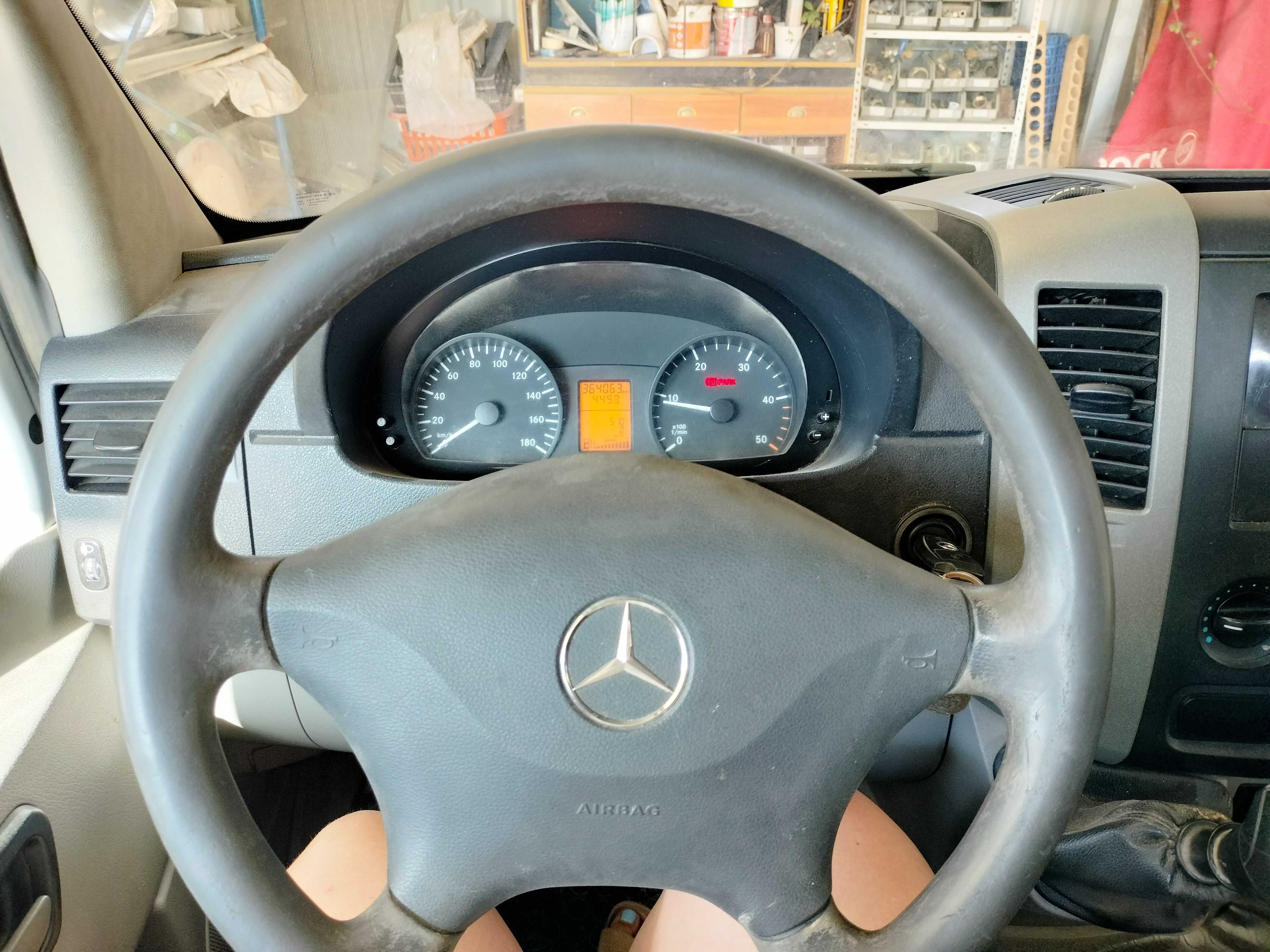 Carrinha Mercedes 9 lugares com caixa