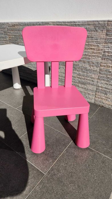 Mesa p/criança MAMMUT branca com 1 cadeira rosa